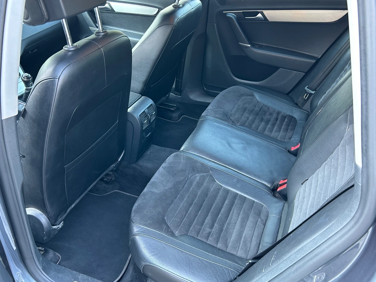 VW Passat 2.0 TDI, снимка 11 - Автомобили и джипове - 54844100