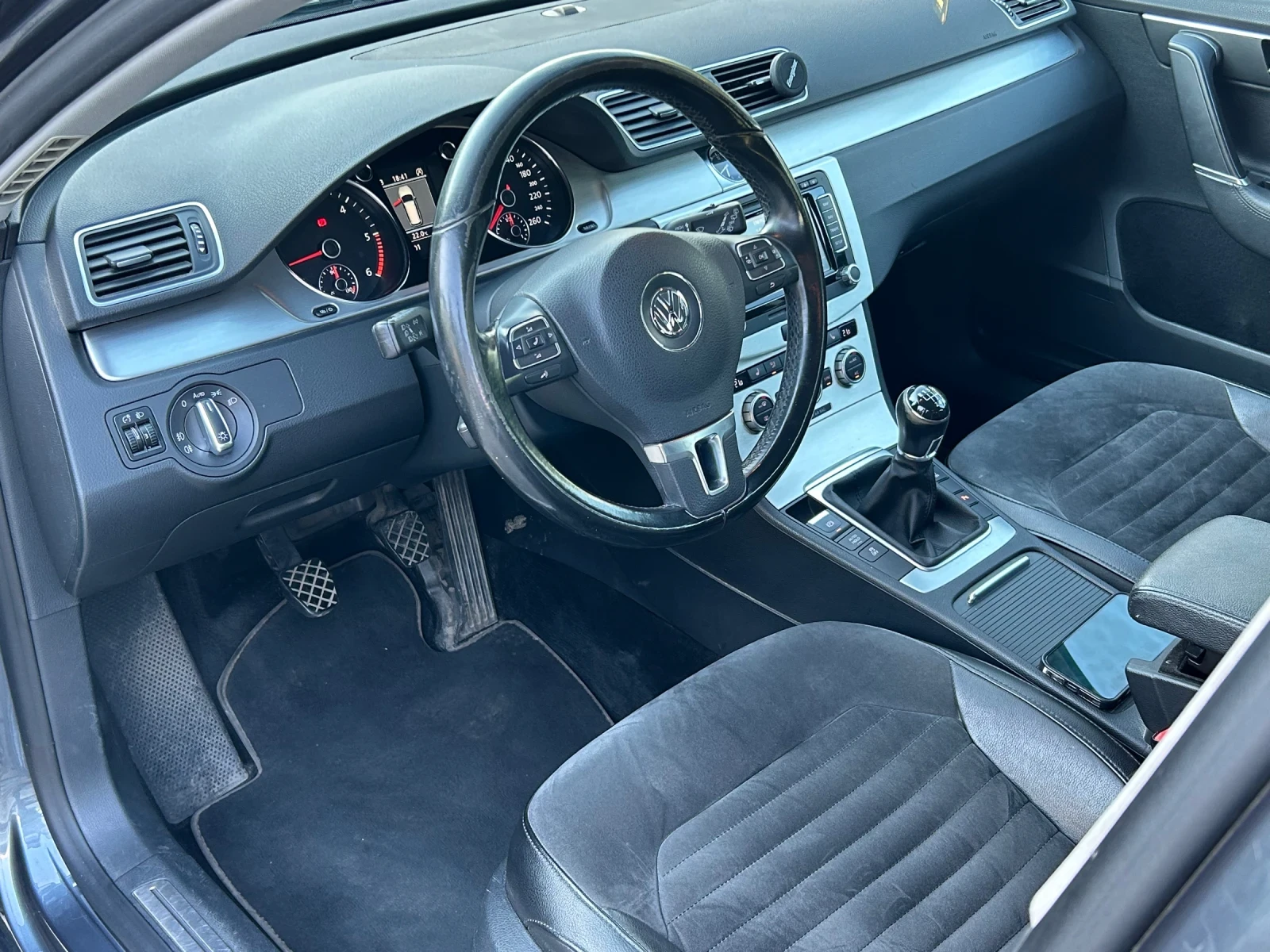 VW Passat 2.0 TDI, снимка 8 - Автомобили и джипове - 54844100