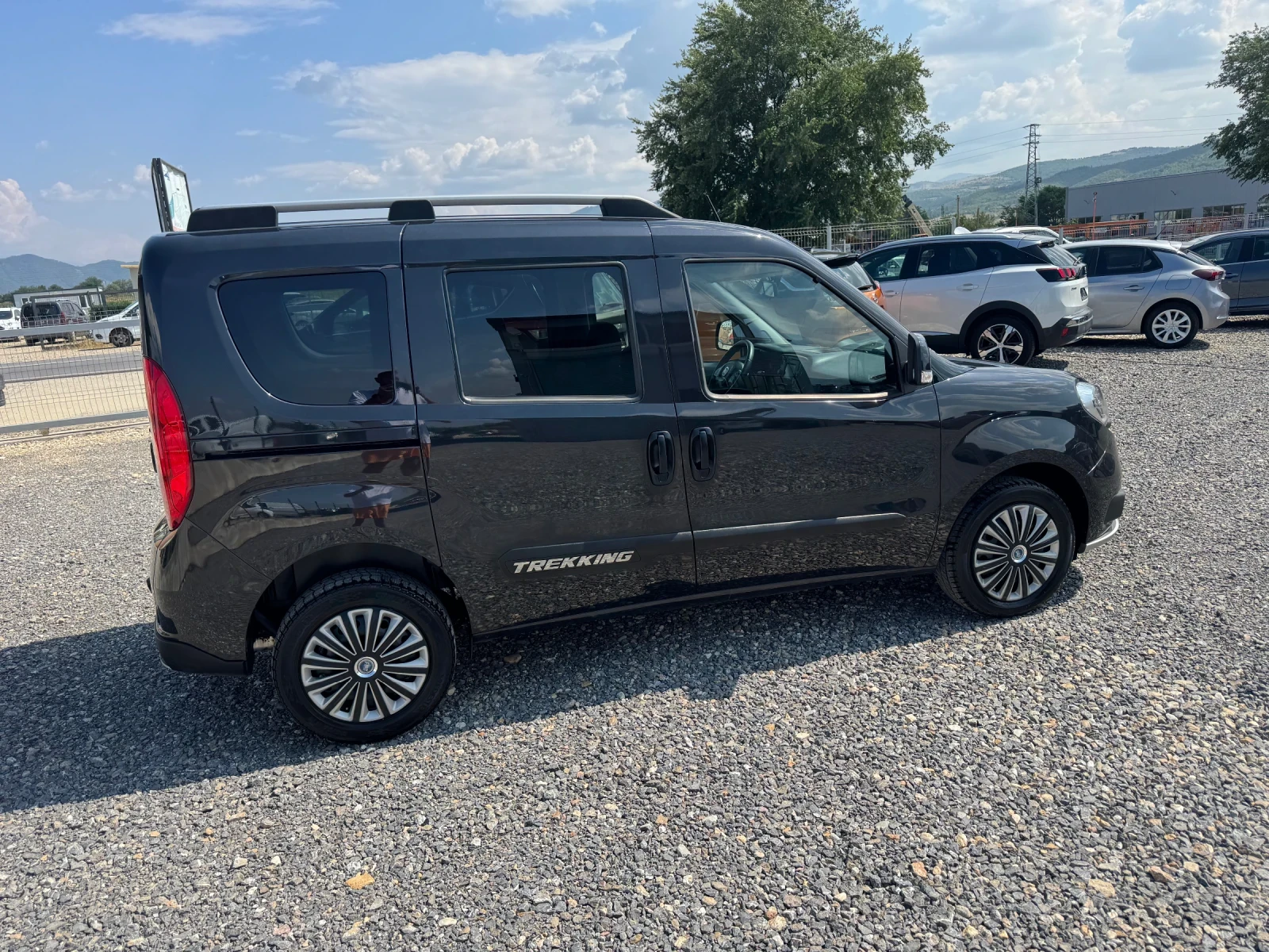 Fiat Doblo 1.6JTD TREKKING, снимка 8 - Автомобили и джипове - 55327235