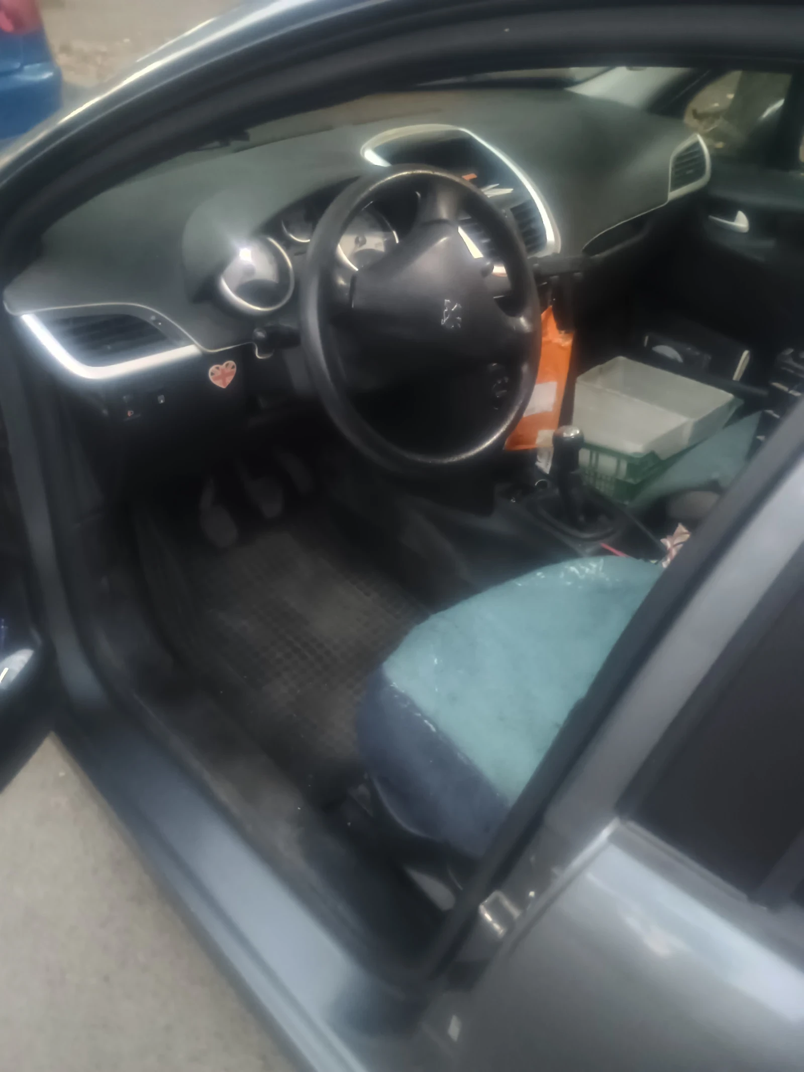 Peugeot 207 1.4 95 к.с. ГАЗ, климатик, 230 000 км, снимка 8 - Автомобили и джипове - 55683229