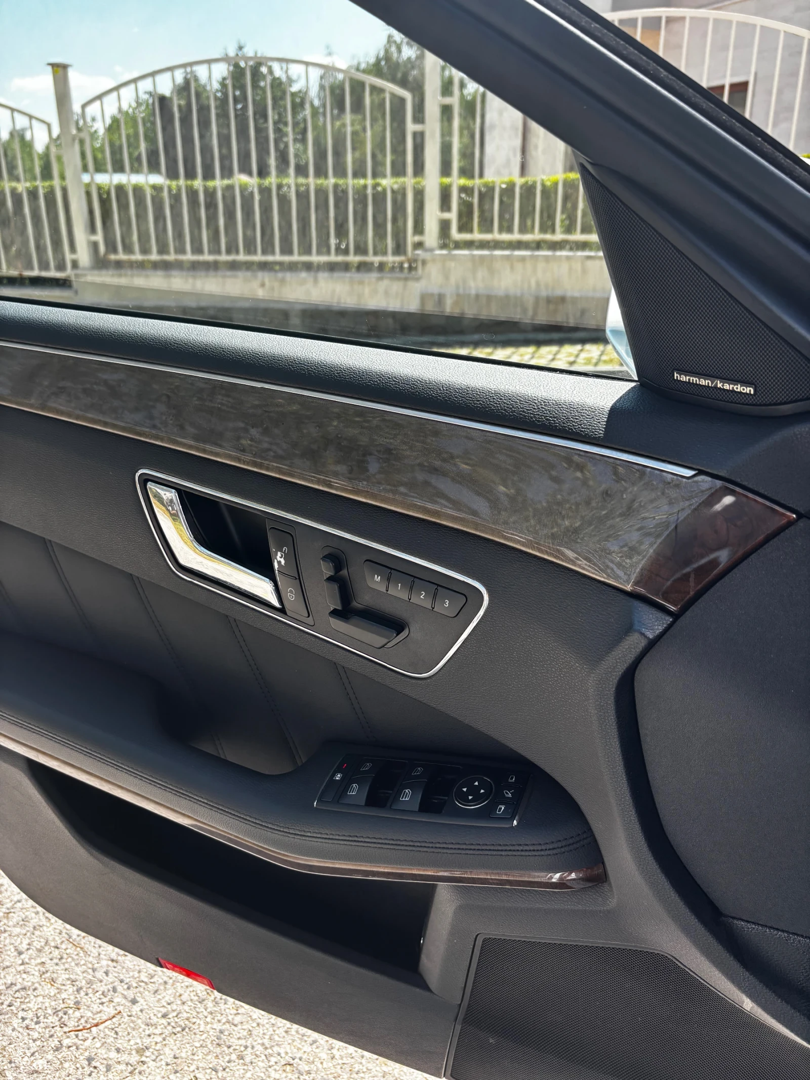 Mercedes-Benz E 350 4Matic, Airmatic, Първи собственик, снимка 5 - Автомобили и джипове - 55970150