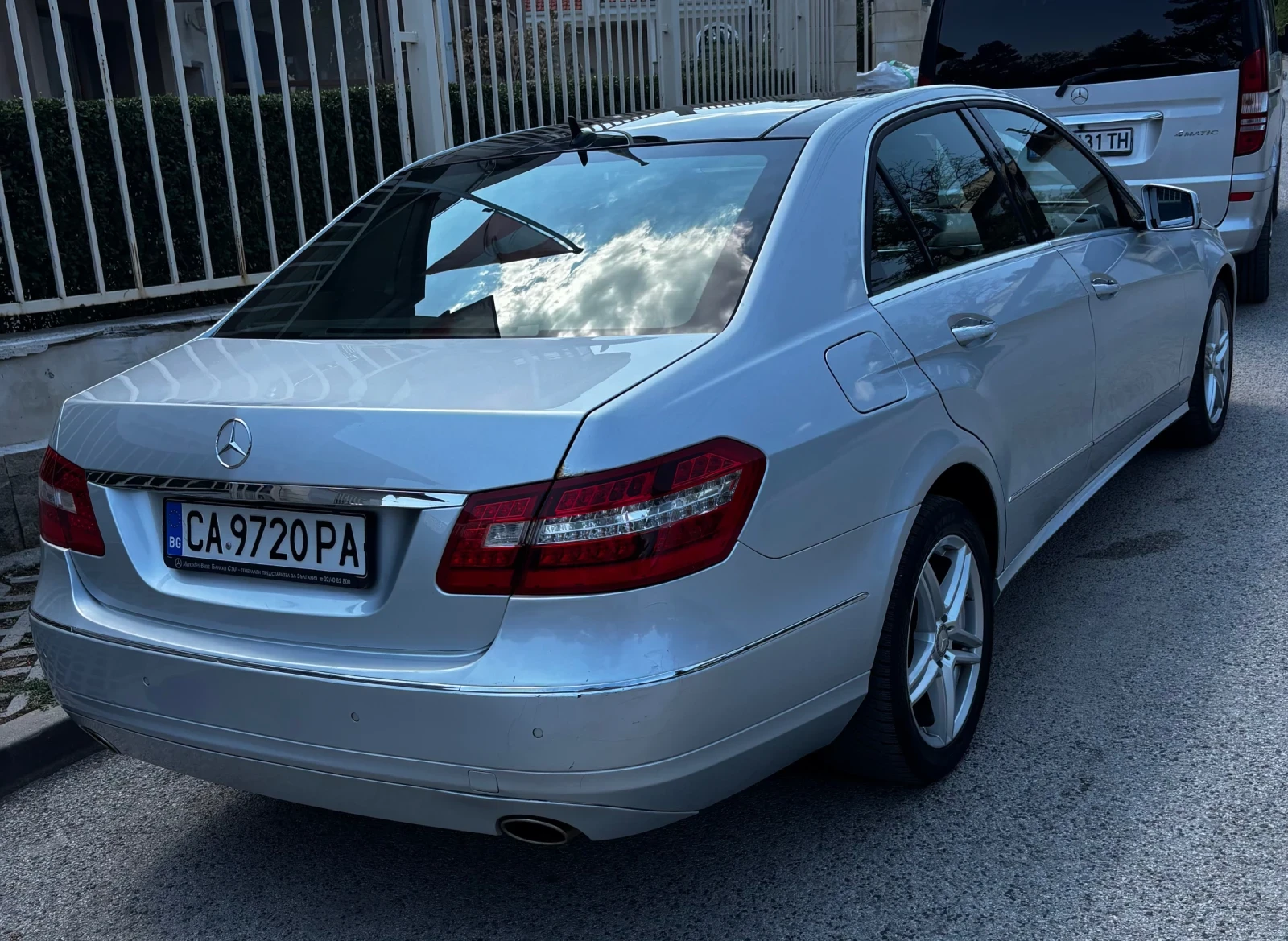 Mercedes-Benz E 350 4Matic, Airmatic, Първи собственик, снимка 3 - Автомобили и джипове - 55970150