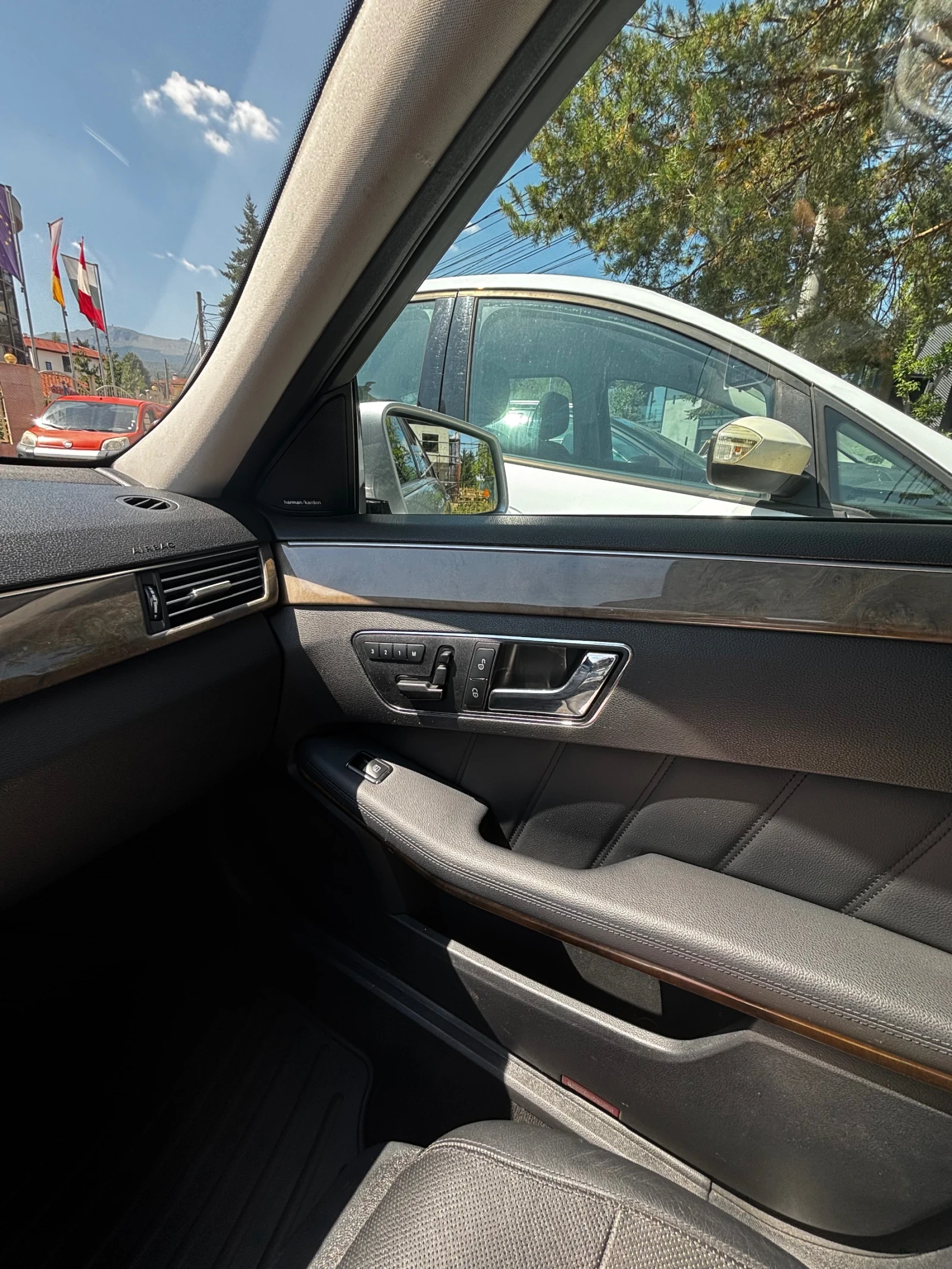 Mercedes-Benz E 350 4Matic, Airmatic, Първи собственик, снимка 6 - Автомобили и джипове - 55970150