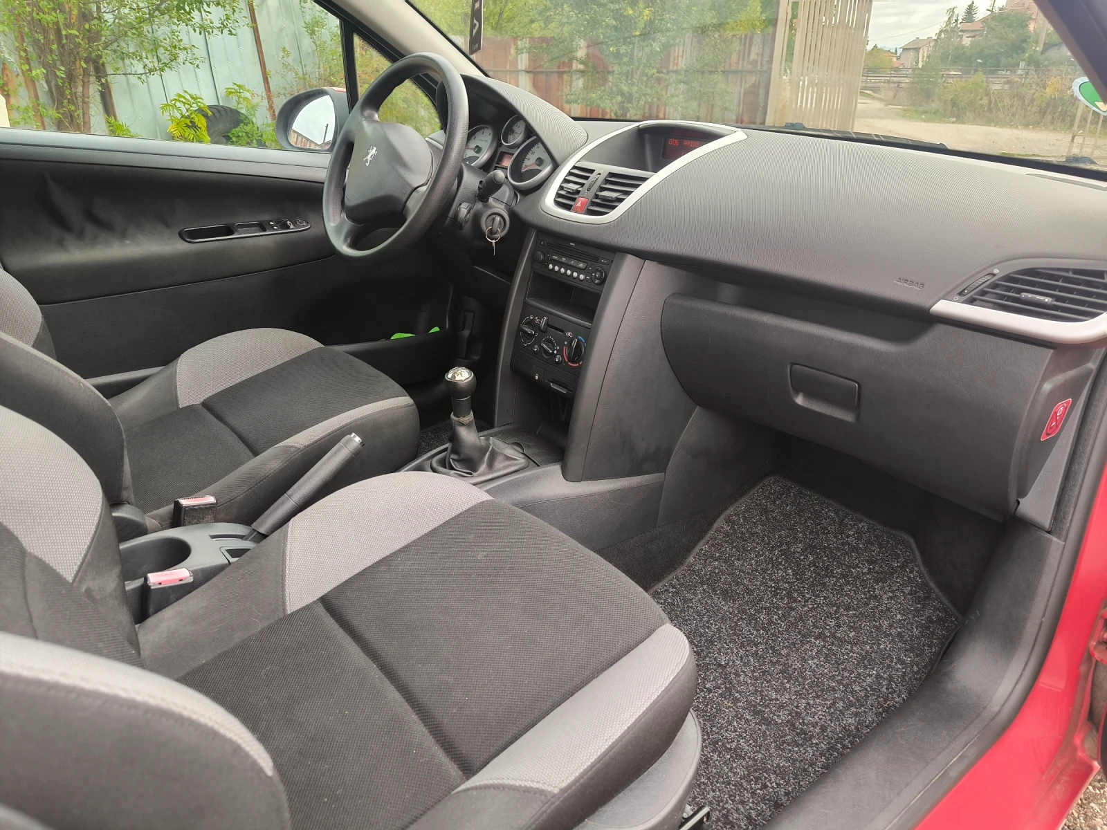 Peugeot 207 1.4, снимка 11 - Автомобили и джипове - 56613755