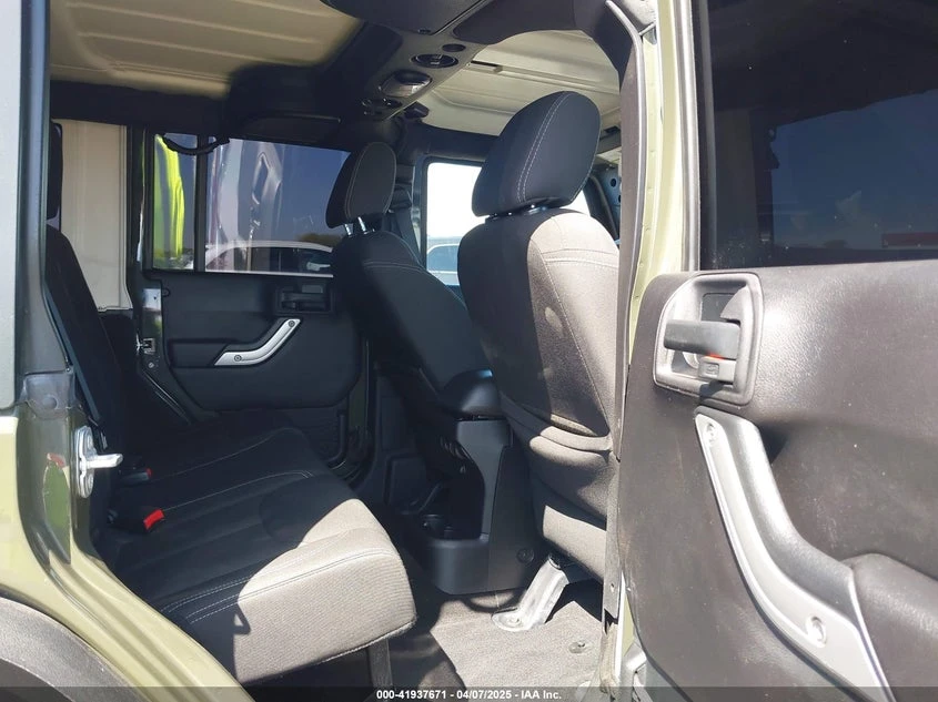 Jeep Wrangler 3.6l Unlimited Sahara, снимка 8 - Автомобили и джипове - 54369943