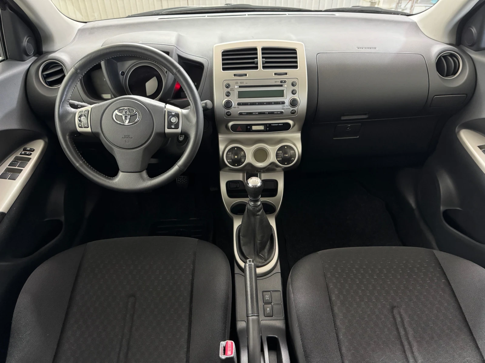 Toyota Urban Cruiser 1.4 D4D - AWD - LUXURY - 103.000 km!, снимка 10 - Автомобили и джипове - 54681876
