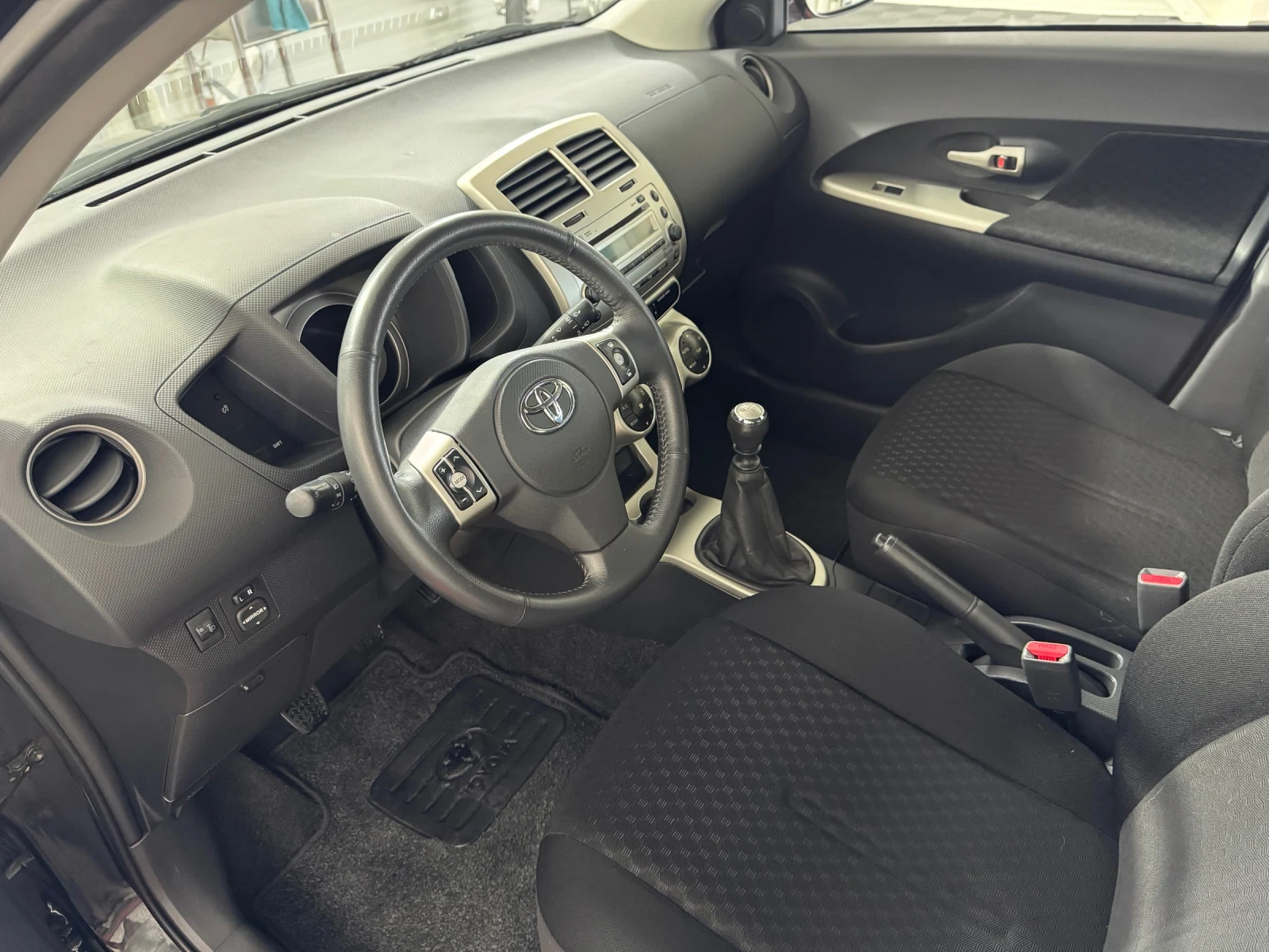 Toyota Urban Cruiser 1.4 D4D - AWD - LUXURY - 103.000 km!, снимка 9 - Автомобили и джипове - 54681876