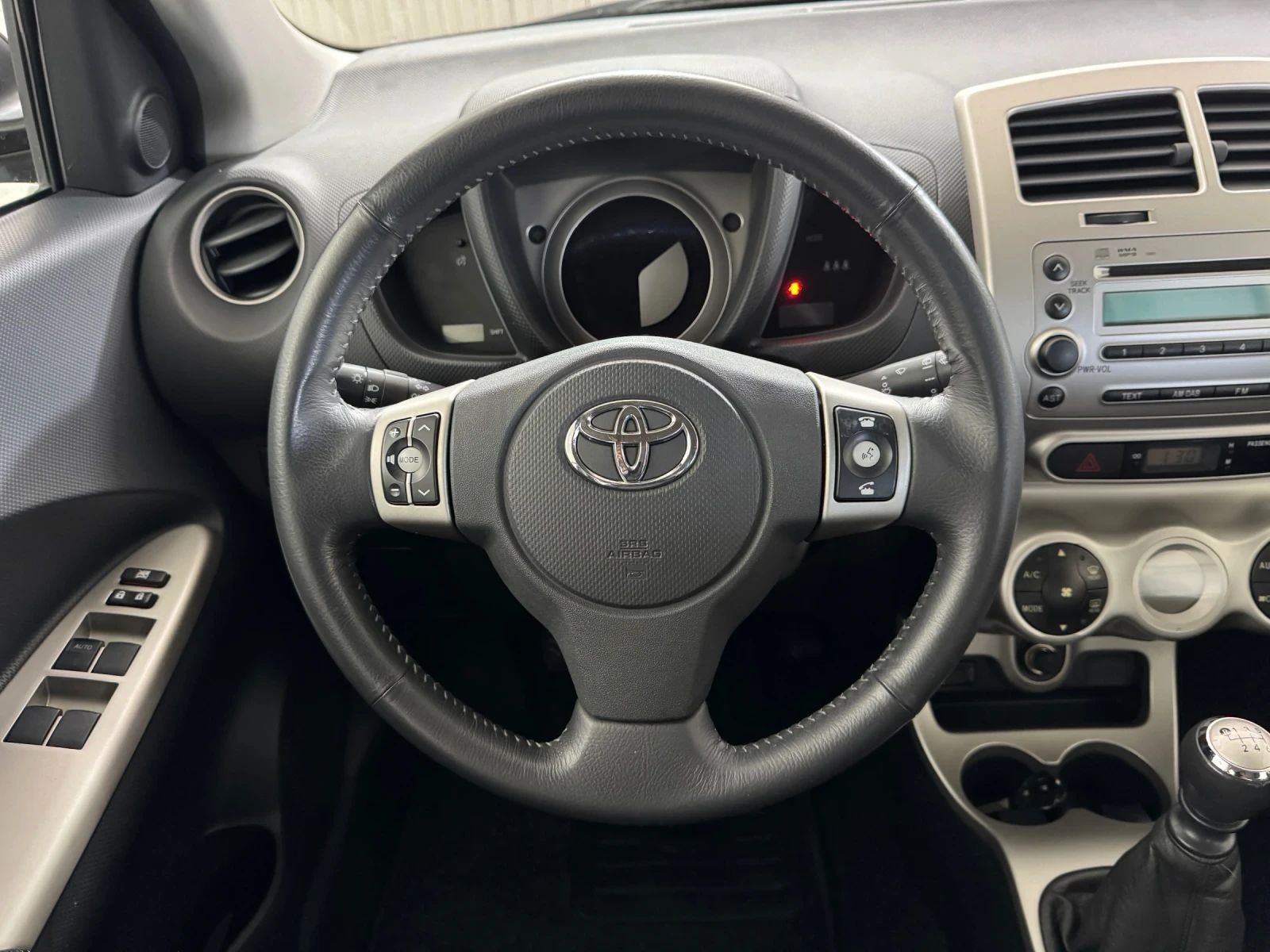 Toyota Urban Cruiser 1.4 D4D - AWD - LUXURY - 103.000 km!, снимка 11 - Автомобили и джипове - 54681876