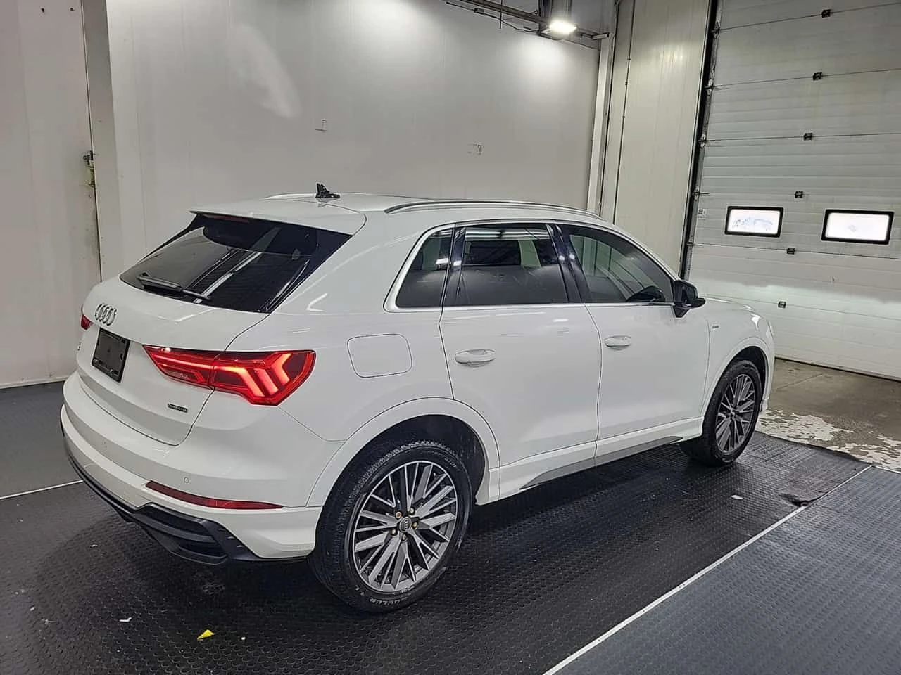 Audi Q3 * CARFAX* ПАНОРАМА* АВТОКРЕДИТ* , снимка 3 - Автомобили и джипове - 54845642