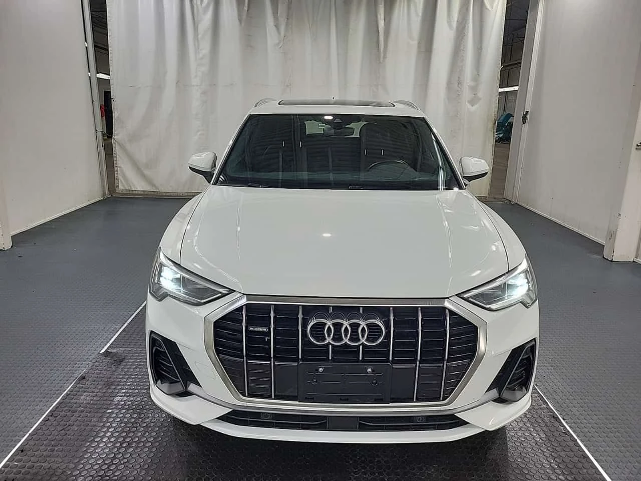 Audi Q3 * CARFAX* ПАНОРАМА* АВТОКРЕДИТ* , снимка 4 - Автомобили и джипове - 54845642