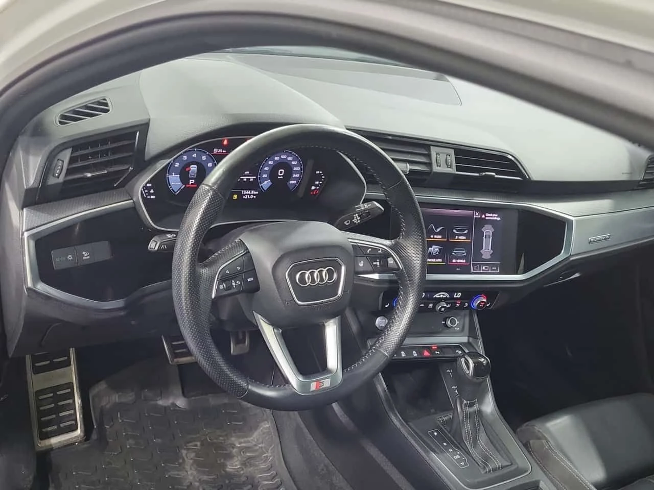 Audi Q3 * CARFAX* ПАНОРАМА* АВТОКРЕДИТ* , снимка 12 - Автомобили и джипове - 54845642