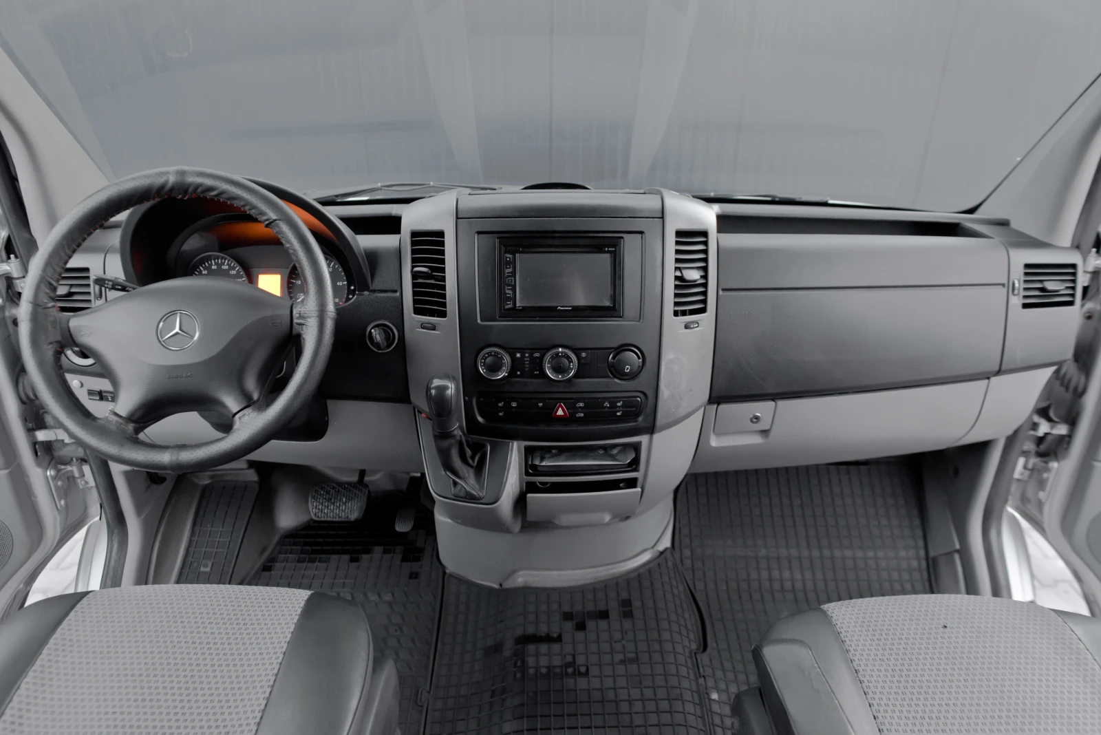 Mercedes-Benz Sprinter 318 D 3.0 V6 Xenon, снимка 9 - Бусове и автобуси - 53781789