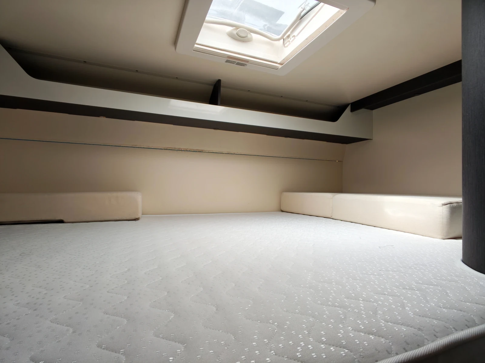 Кемпер ROLLER TEAM Kronos, снимка 13 - Каравани и кемпери - 54231296