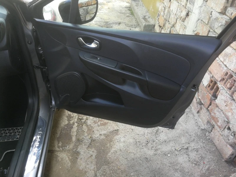 Renault Clio 0.9 TCe NAVIGATION, снимка 14 - Автомобили и джипове - 47759387