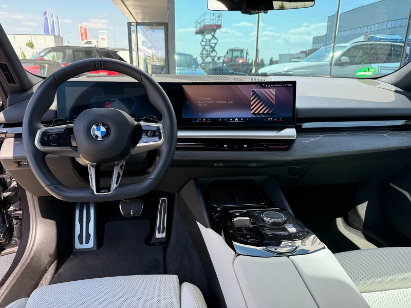 BMW 520 M-Pack PRO/ ГАРАНЦИЯ до 09.2027 г., снимка 11 - Автомобили и джипове - 51420190