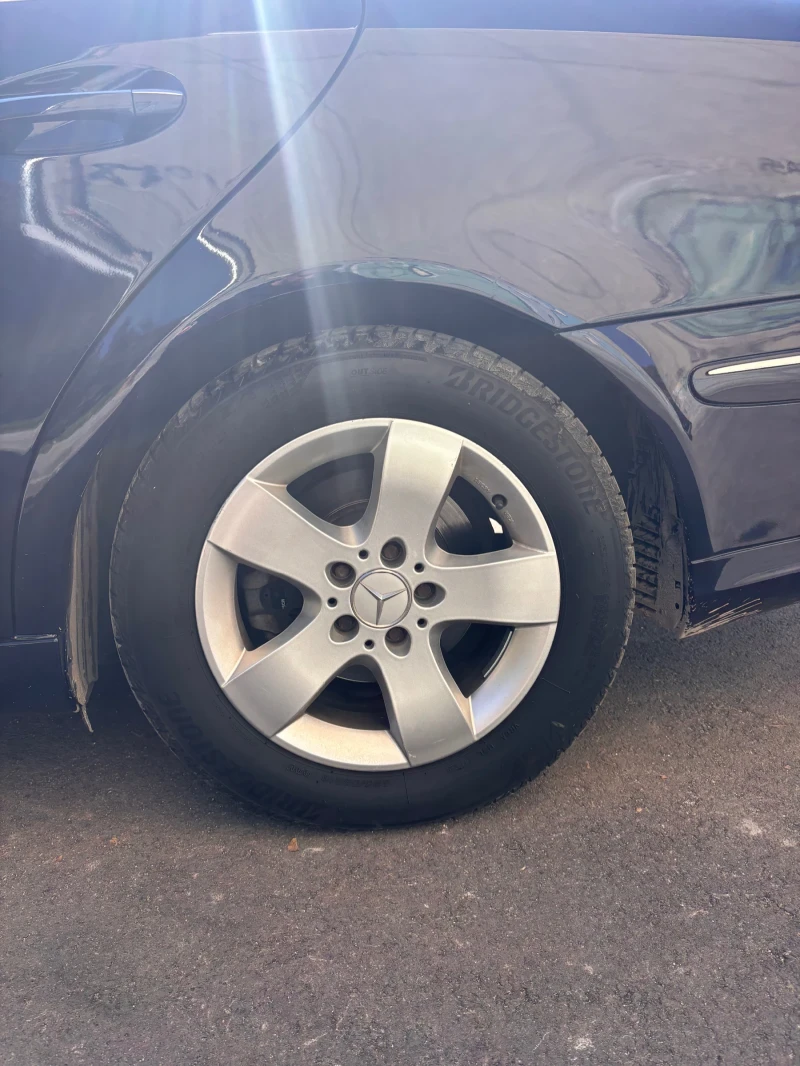 Mercedes-Benz E 240, снимка 3 - Автомобили и джипове - 52264960