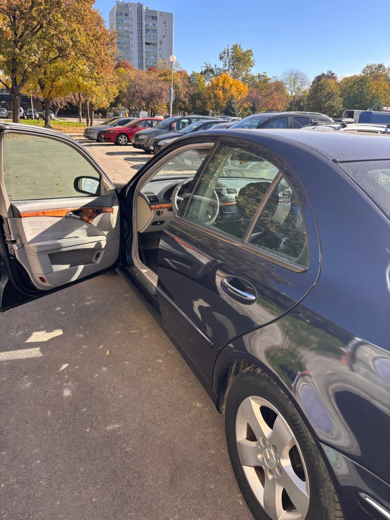 Mercedes-Benz E 240, снимка 6 - Автомобили и джипове - 52264960