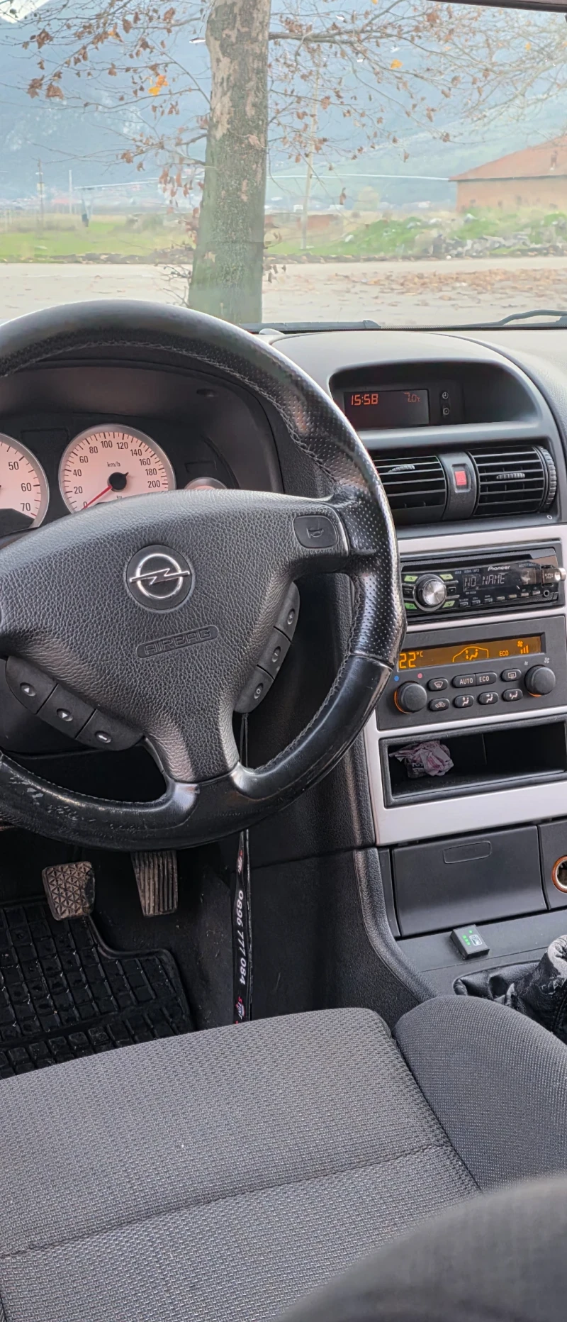 Opel Astra 1.6i, снимка 11 - Автомобили и джипове - 52923618