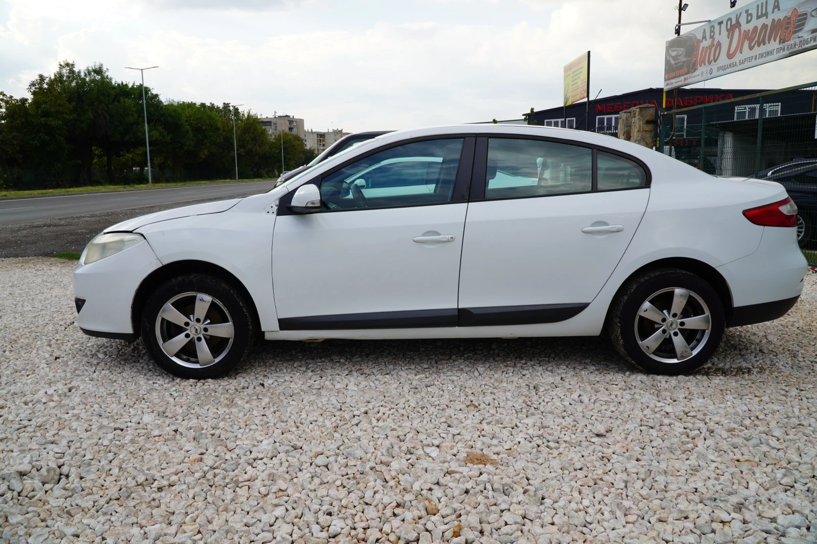 Renault Fluence 1.5DCi 110k.c. РЕГИСТРИРАН!!! - изображение 5