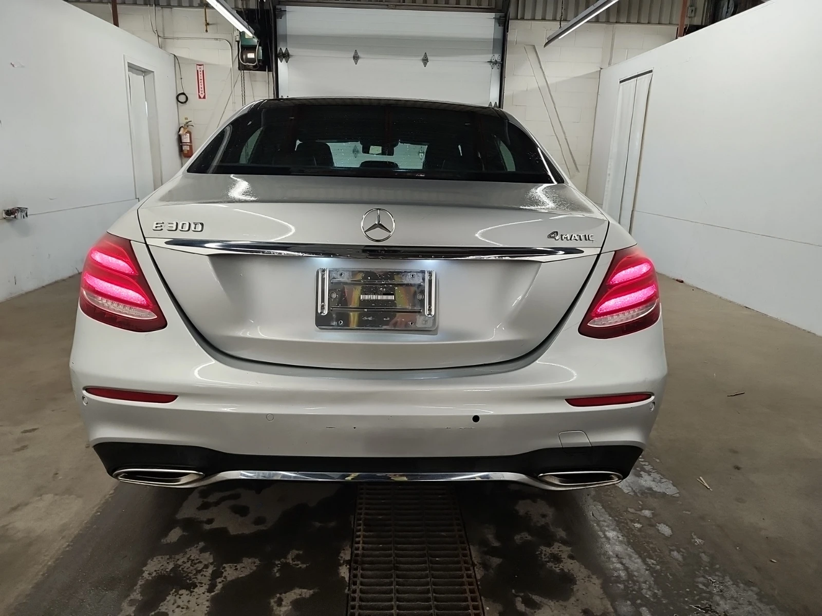Mercedes-Benz E 300 CARFAX* ОПЦИЯ ЗА ФИНАНСИРАНЕ*  - изображение 5