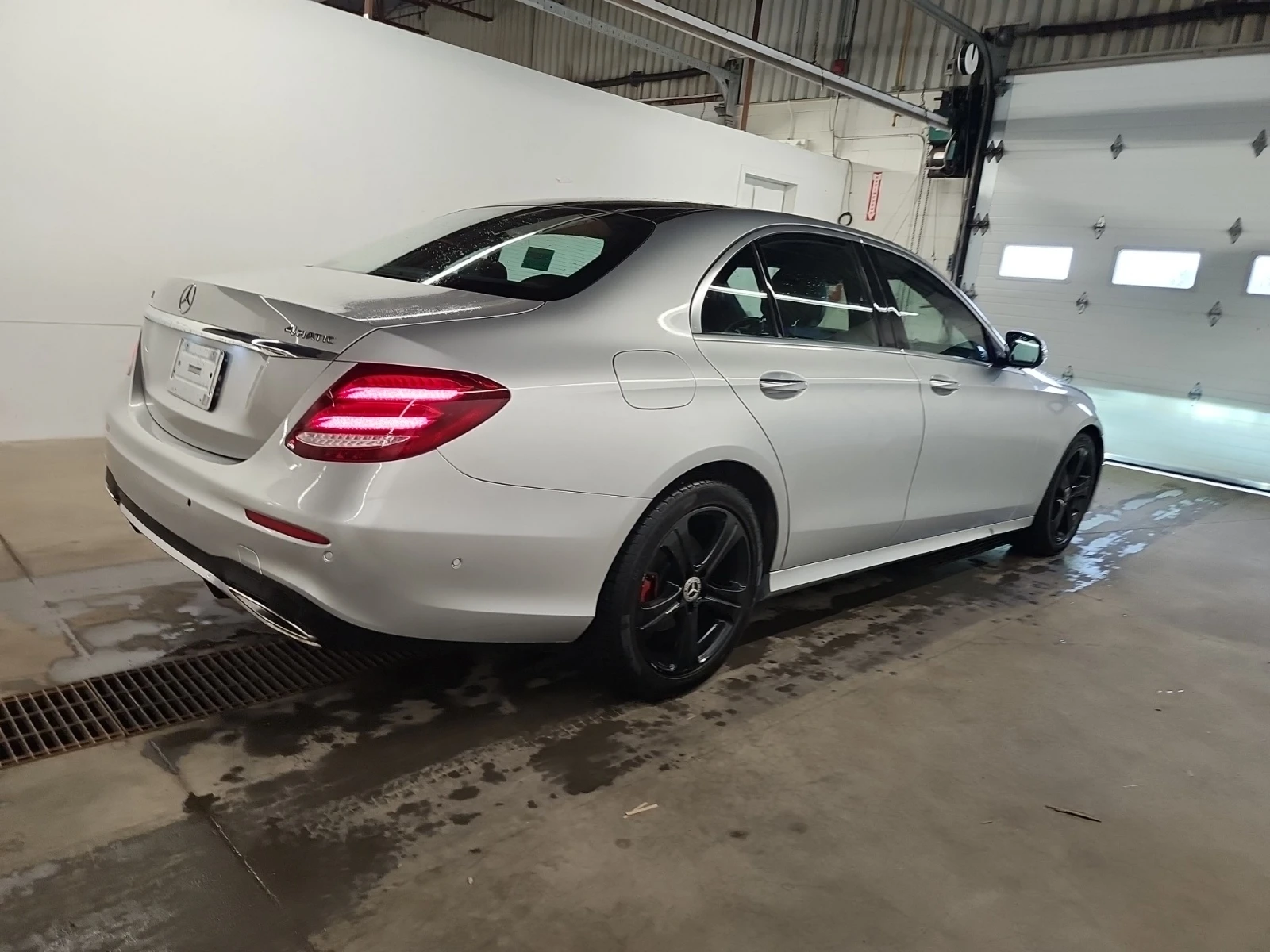 Mercedes-Benz E 300 CARFAX* ОПЦИЯ ЗА ФИНАНСИРАНЕ*  - изображение 6