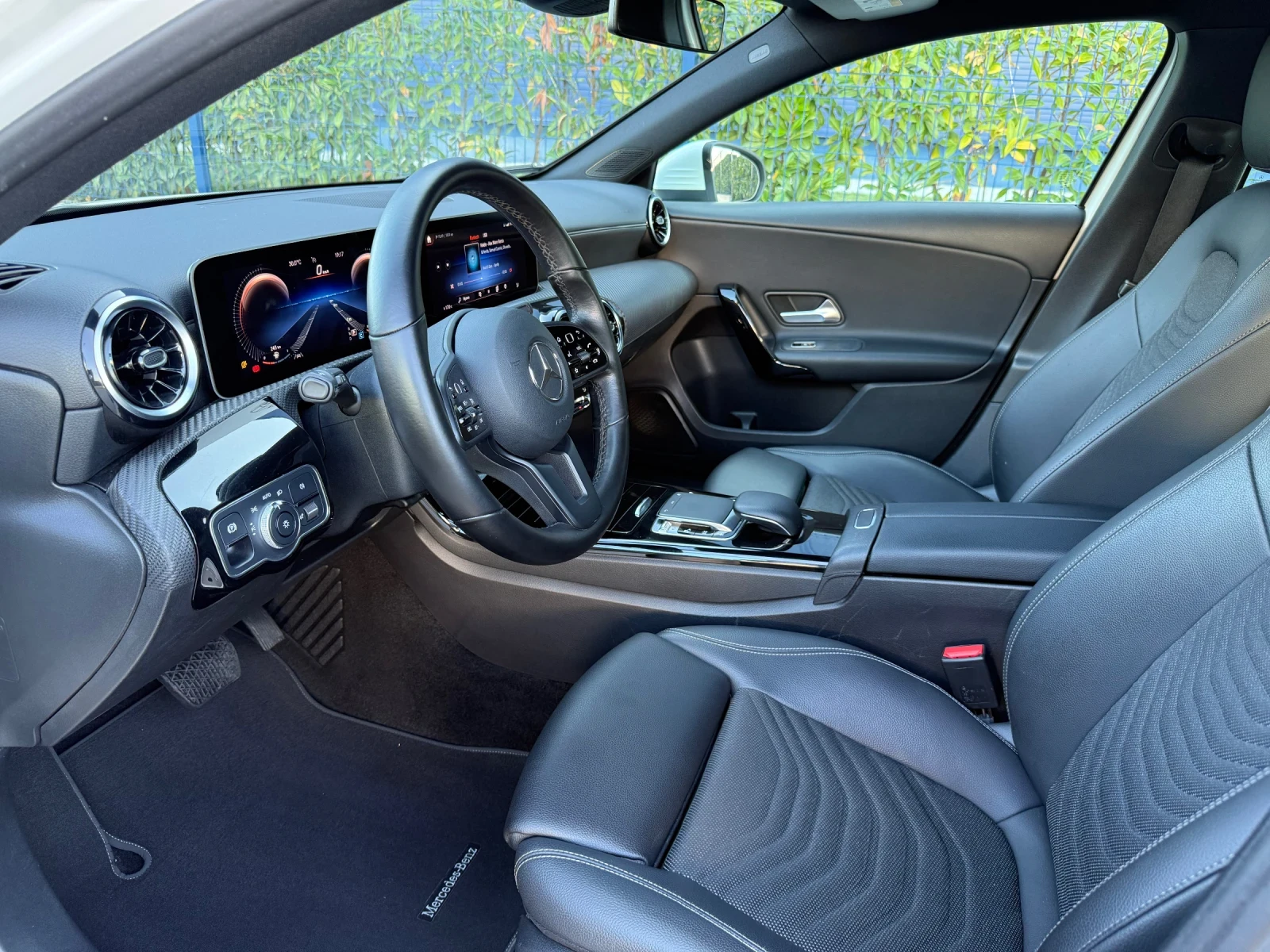 Mercedes-Benz A 180 Widescreen Cockpit/LED/DISTRONIC/ПЪЛ.СЕРВ.ИСТОРИЯ! - изображение 5