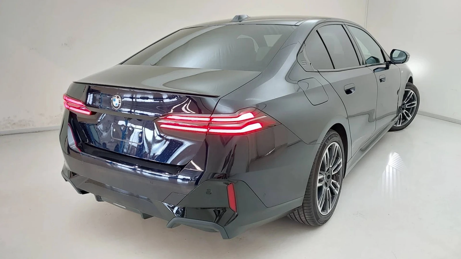 BMW 520 ОЧАКВАН ВНОС/ M-Pack PRO/ ГАРАНЦИЯ до 09.2027 г. - изображение 4
