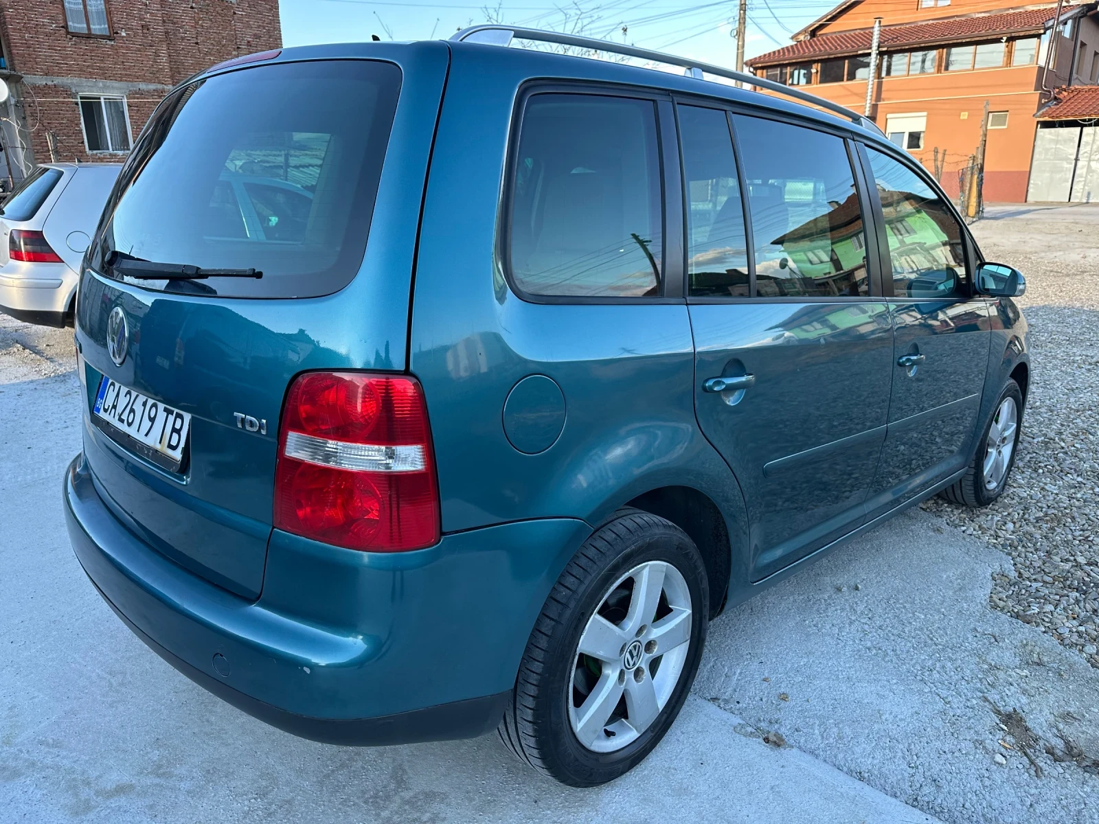 VW Touran 1.9тди 105кс 6ск 7местна хладилна жабка - изображение 6