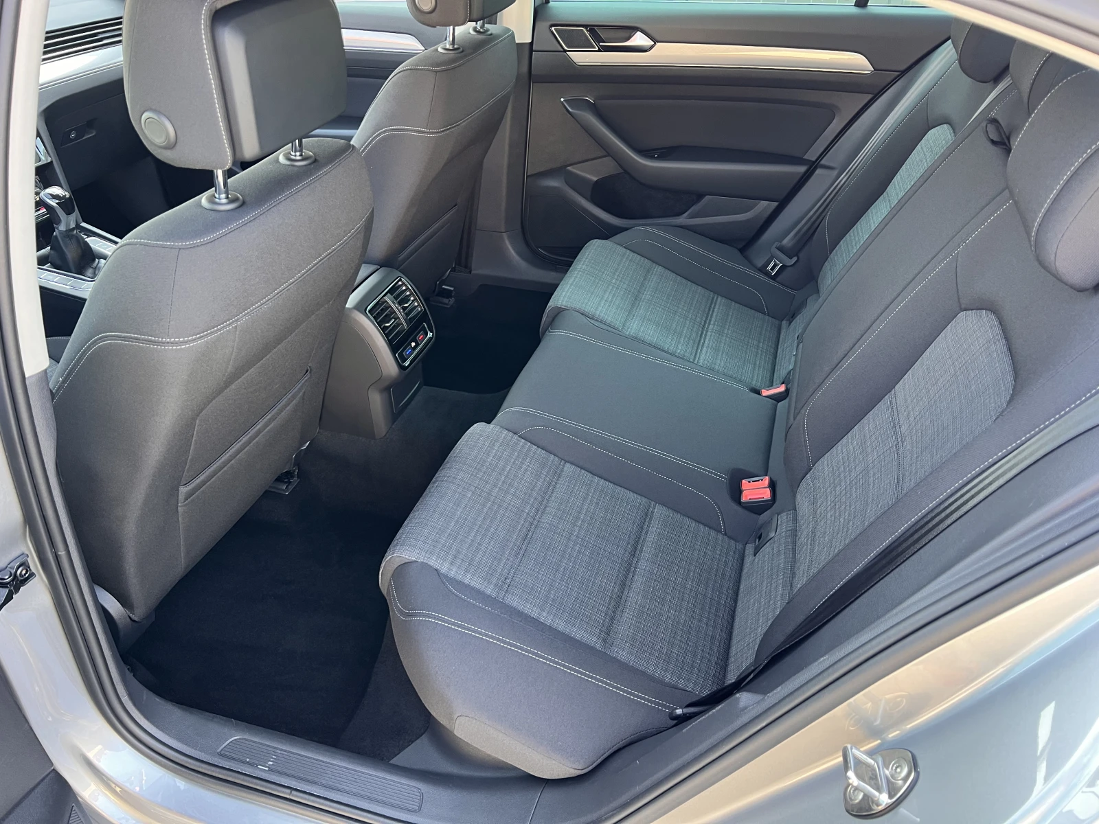 VW Passat BUSINESS+ /2.0tdi/150k.c./6MT, снимка 10 - Автомобили и джипове - 53737602