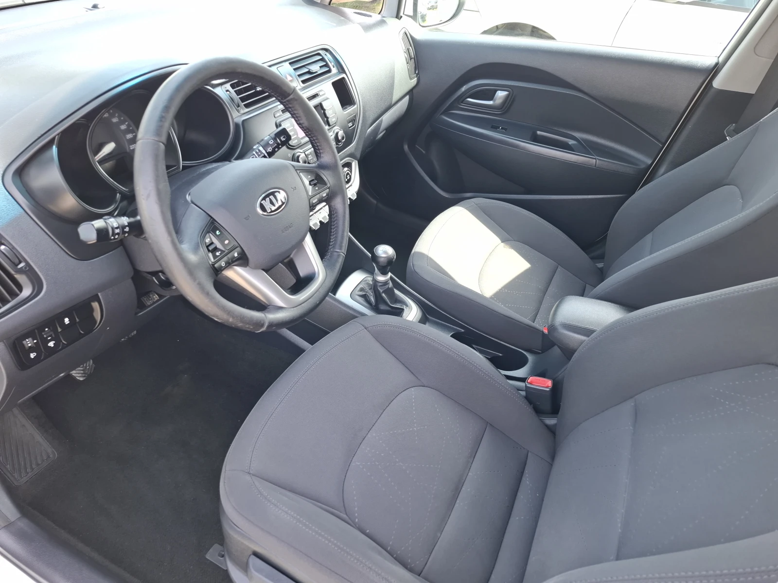 Kia Rio 4+ 1, снимка 15 - Автомобили и джипове - 54207873