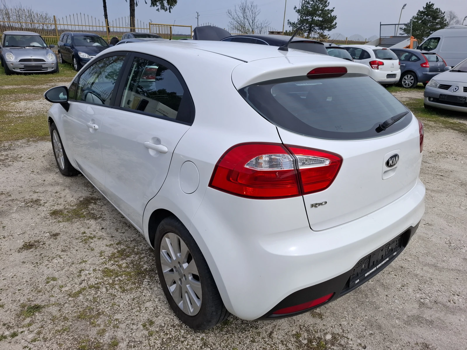 Kia Rio 4+ 1, снимка 5 - Автомобили и джипове - 54207873