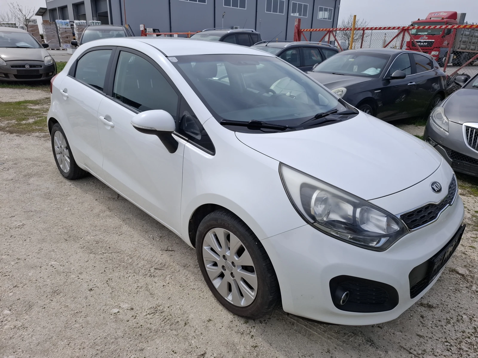 Kia Rio 4+ 1, снимка 2 - Автомобили и джипове - 54207873