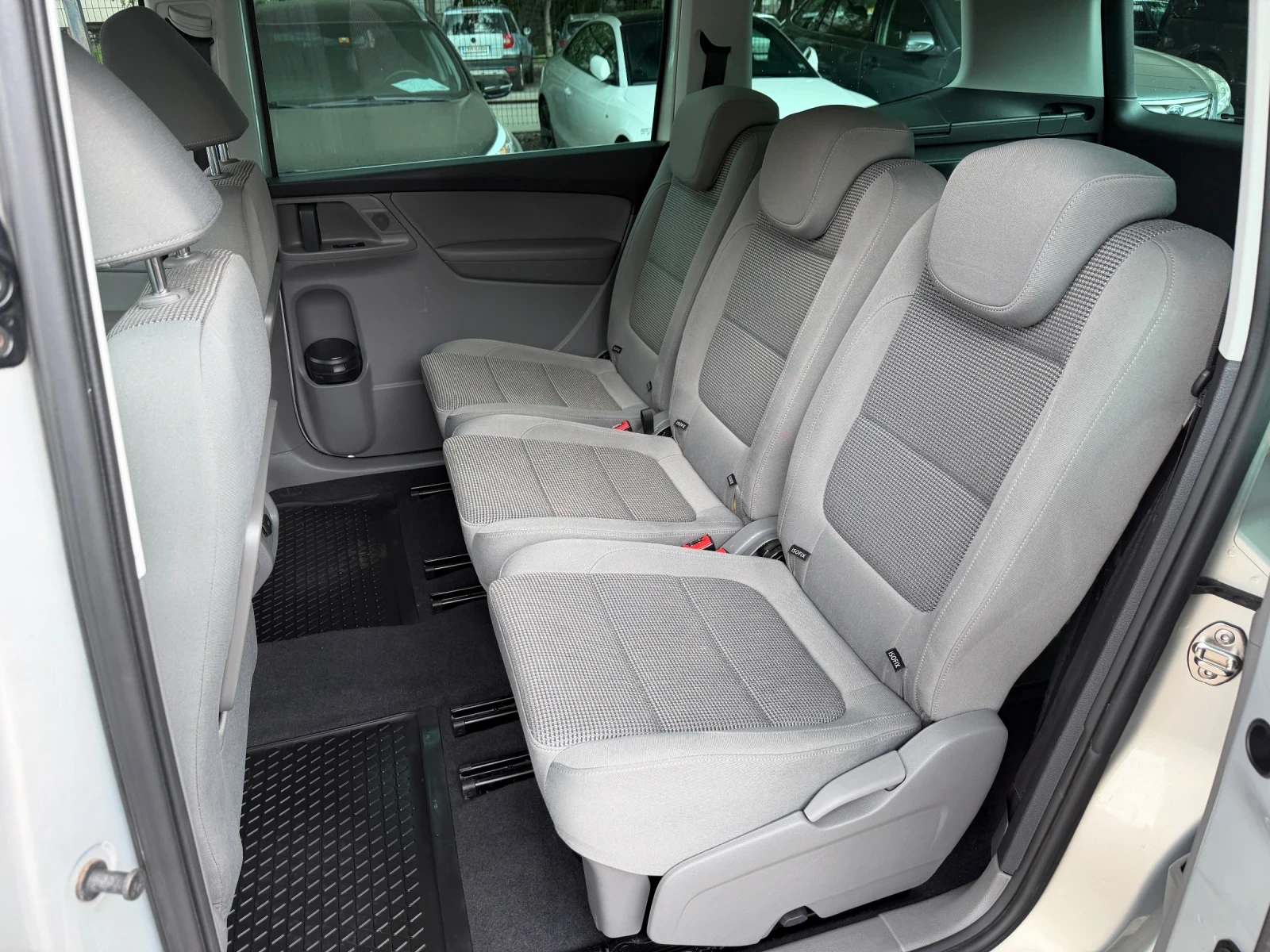 VW Sharan 2.0 TSI DSG, снимка 11 - Автомобили и джипове - 54528395