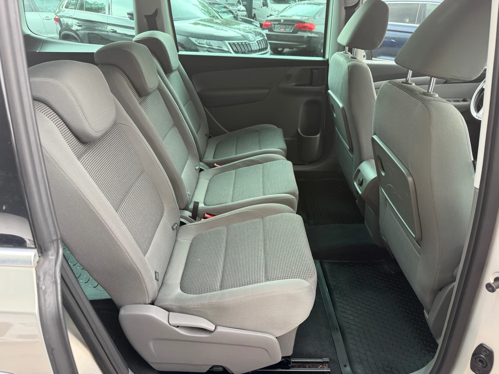 VW Sharan 2.0 TSI DSG, снимка 9 - Автомобили и джипове - 54528395