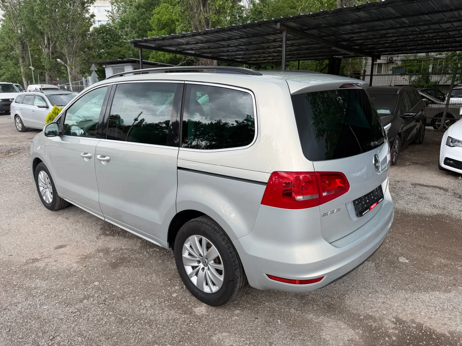 VW Sharan 2.0 TSI DSG, снимка 5 - Автомобили и джипове - 54528395