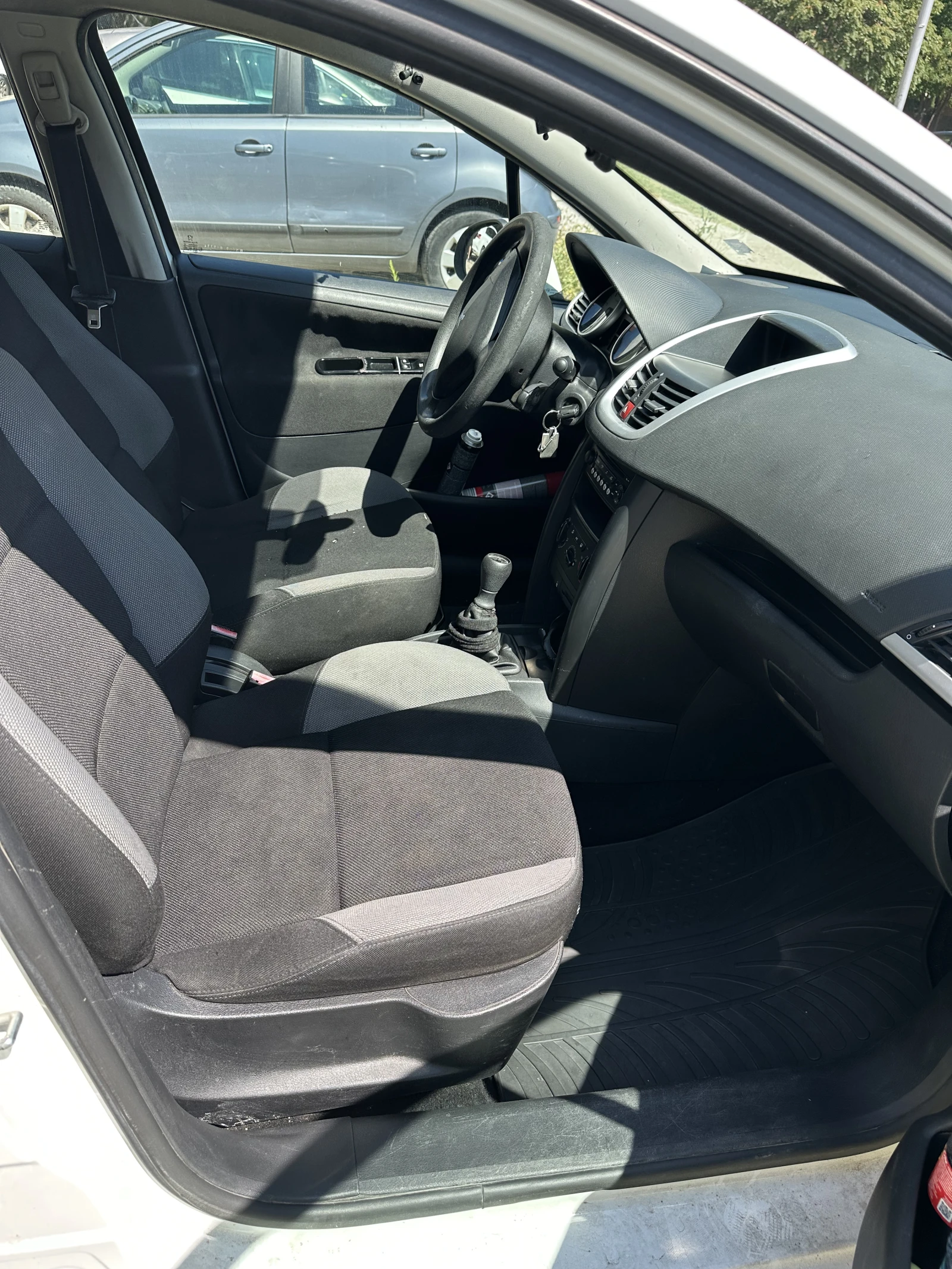 Peugeot 207 1.4 HDI, снимка 7 - Автомобили и джипове - 55611121