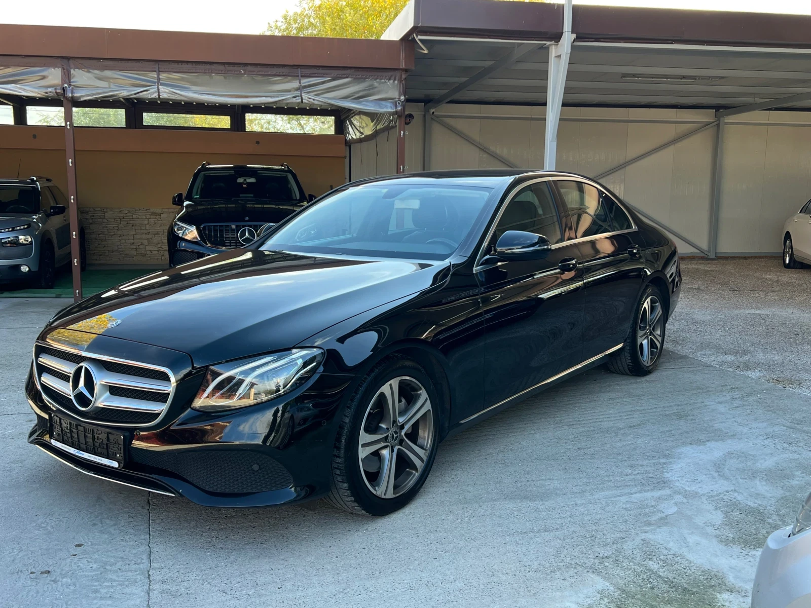 Mercedes-Benz E 220, снимка 2 - Автомобили и джипове - 56723191