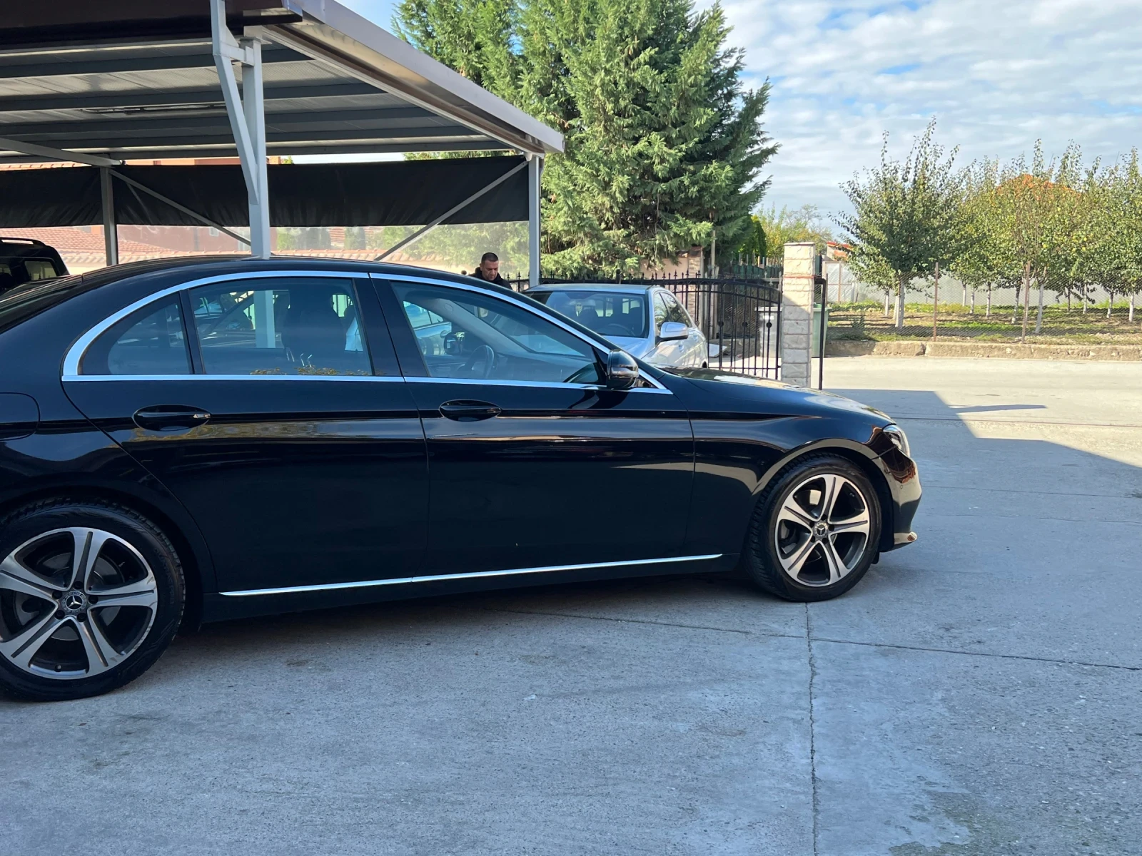Mercedes-Benz E 220, снимка 4 - Автомобили и джипове - 56723191