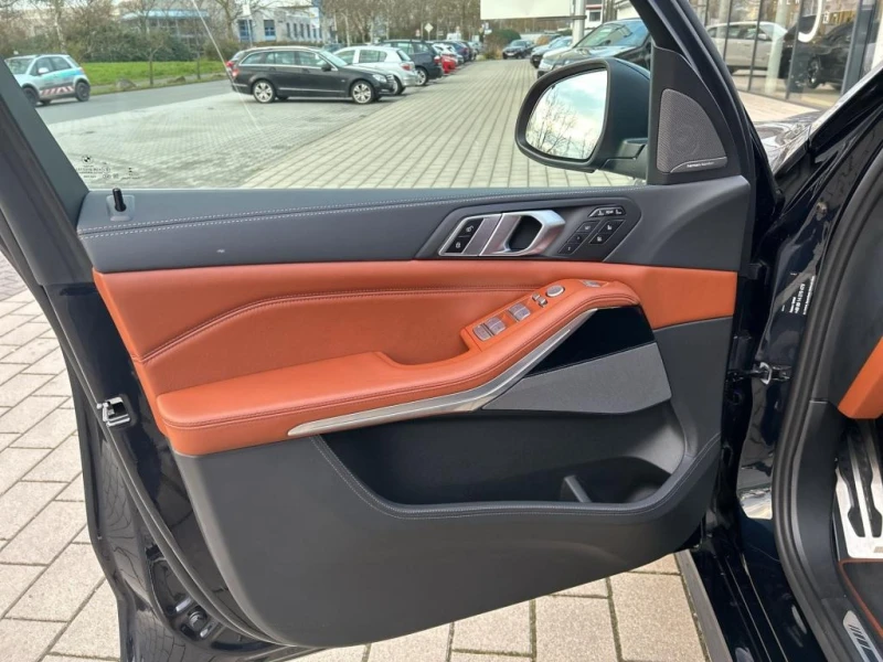 BMW X7 40d/xDrive/FACELIFT/M-SPORT/H&K/PANO/HUD/EXCLUSIVE, снимка 6 - Автомобили и джипове - 52447125