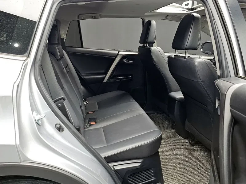 Toyota Rav4 2.5 4Wd Hybrid, снимка 11 - Автомобили и джипове - 55611122