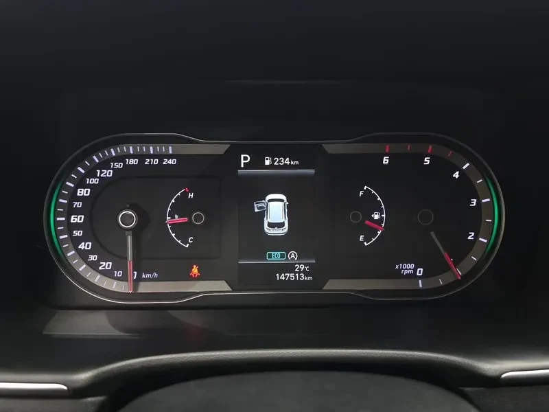 Hyundai Tucson 2.0 2WD MODERN, снимка 8 - Автомобили и джипове - 55843423