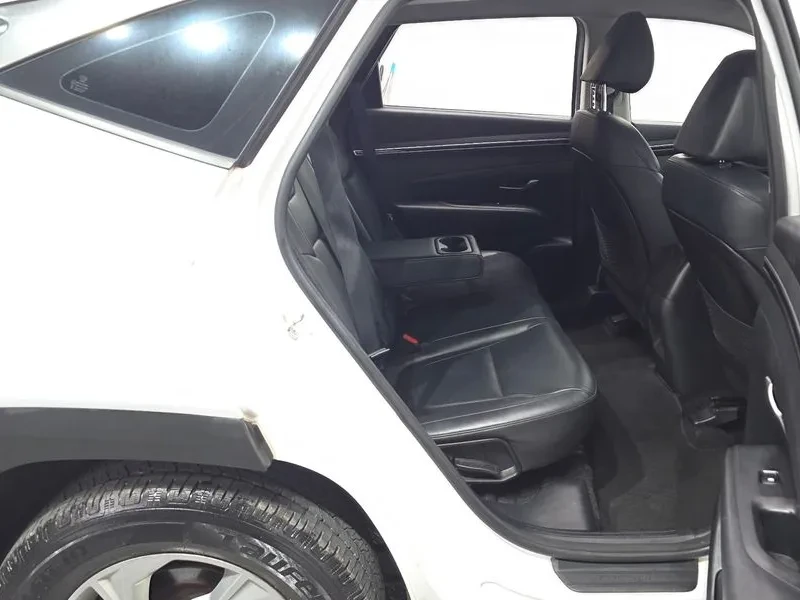 Hyundai Tucson 2.0 2WD MODERN, снимка 11 - Автомобили и джипове - 55843423