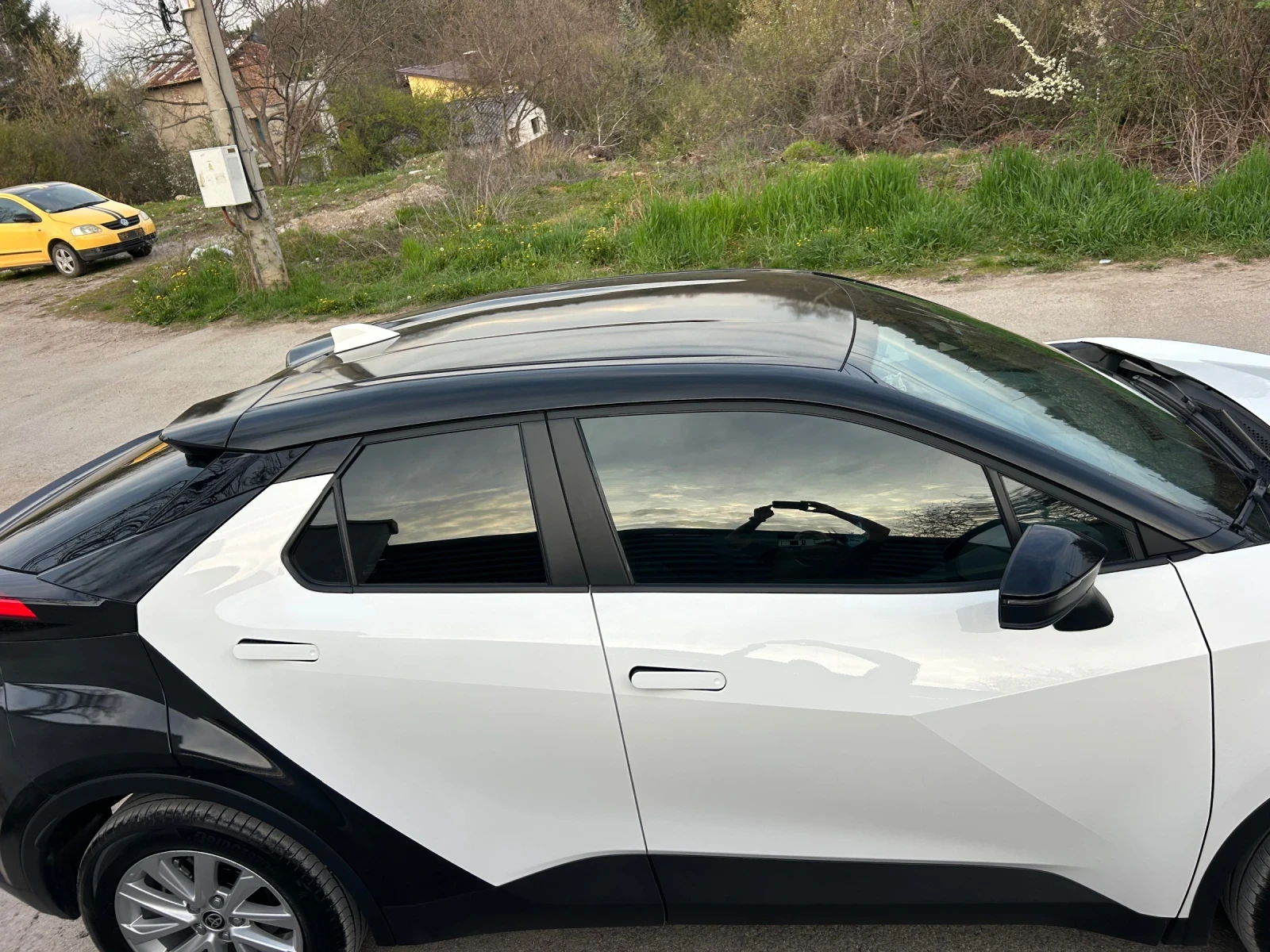 Toyota C-HR 1.8 HYBRID НОВ* ГАРАНЦИЯ* БЯЛА ПЕРЛА* 3.3L/100km, снимка 4 - Автомобили и джипове - 54184699