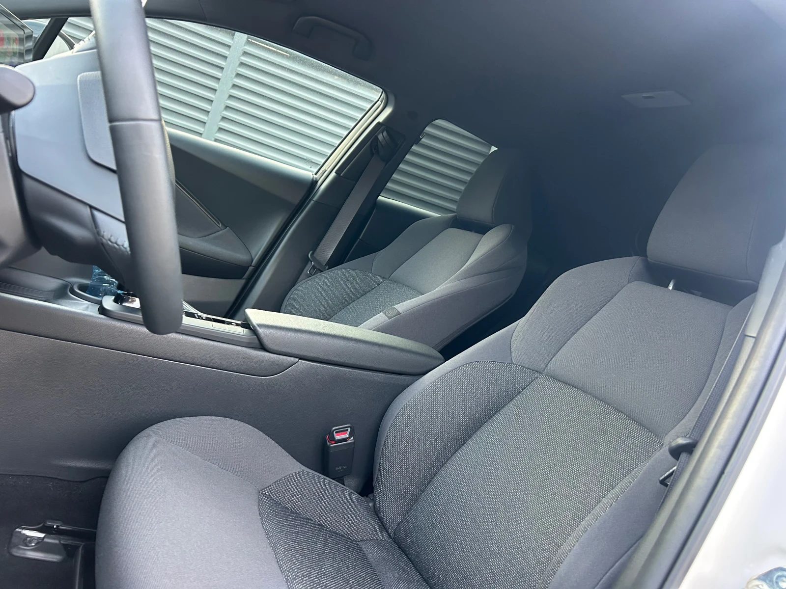 Toyota C-HR 1.8 HYBRID НОВ* ГАРАНЦИЯ* БЯЛА ПЕРЛА* 3.3L/100km, снимка 11 - Автомобили и джипове - 54184699