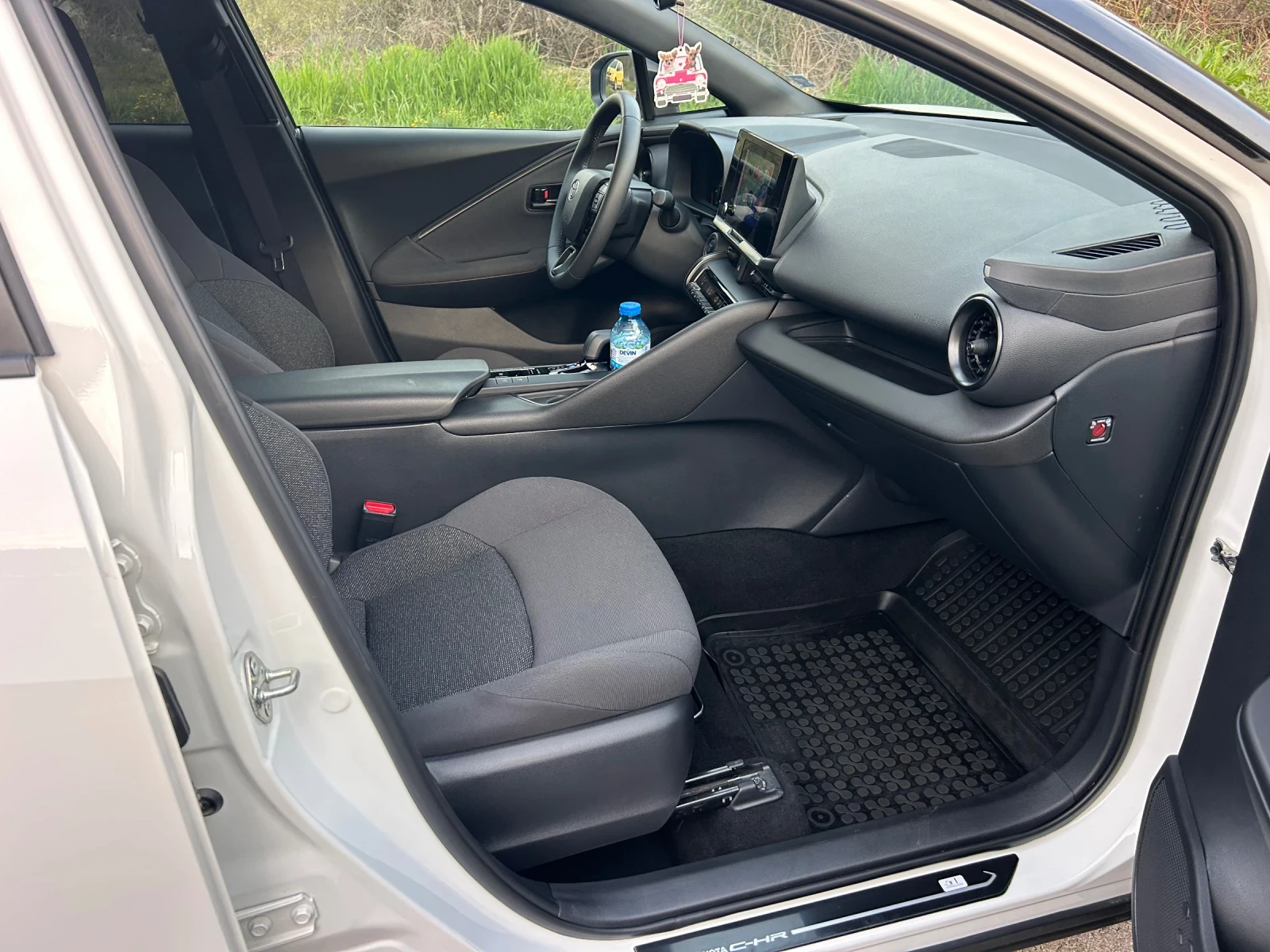 Toyota C-HR 1.8 HYBRID НОВ* ГАРАНЦИЯ* БЯЛА ПЕРЛА* 3.3L/100km, снимка 14 - Автомобили и джипове - 54184699