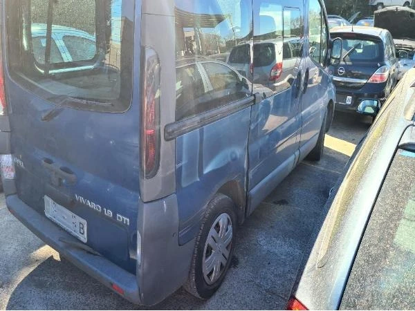 Opel Vivaro 1.9 DTi, снимка 4 - Бусове и автобуси - 42082718