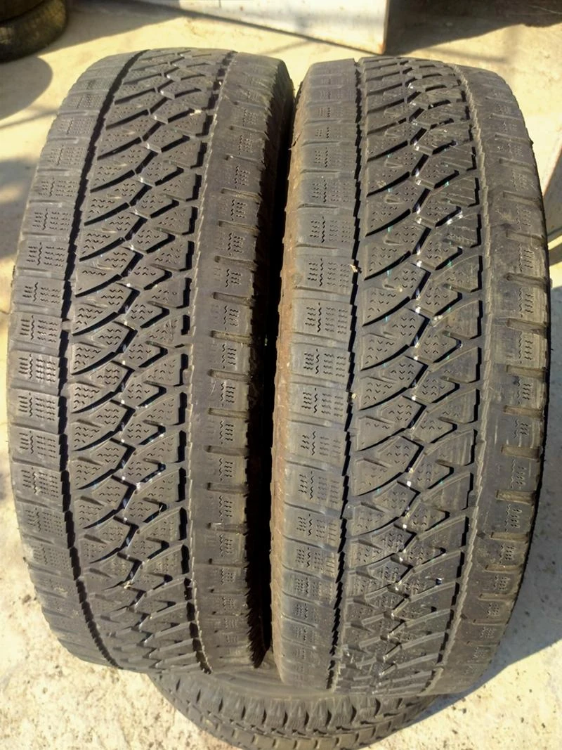 Гуми Зимни 205/65R16, снимка 2 - Гуми и джанти - 33482228