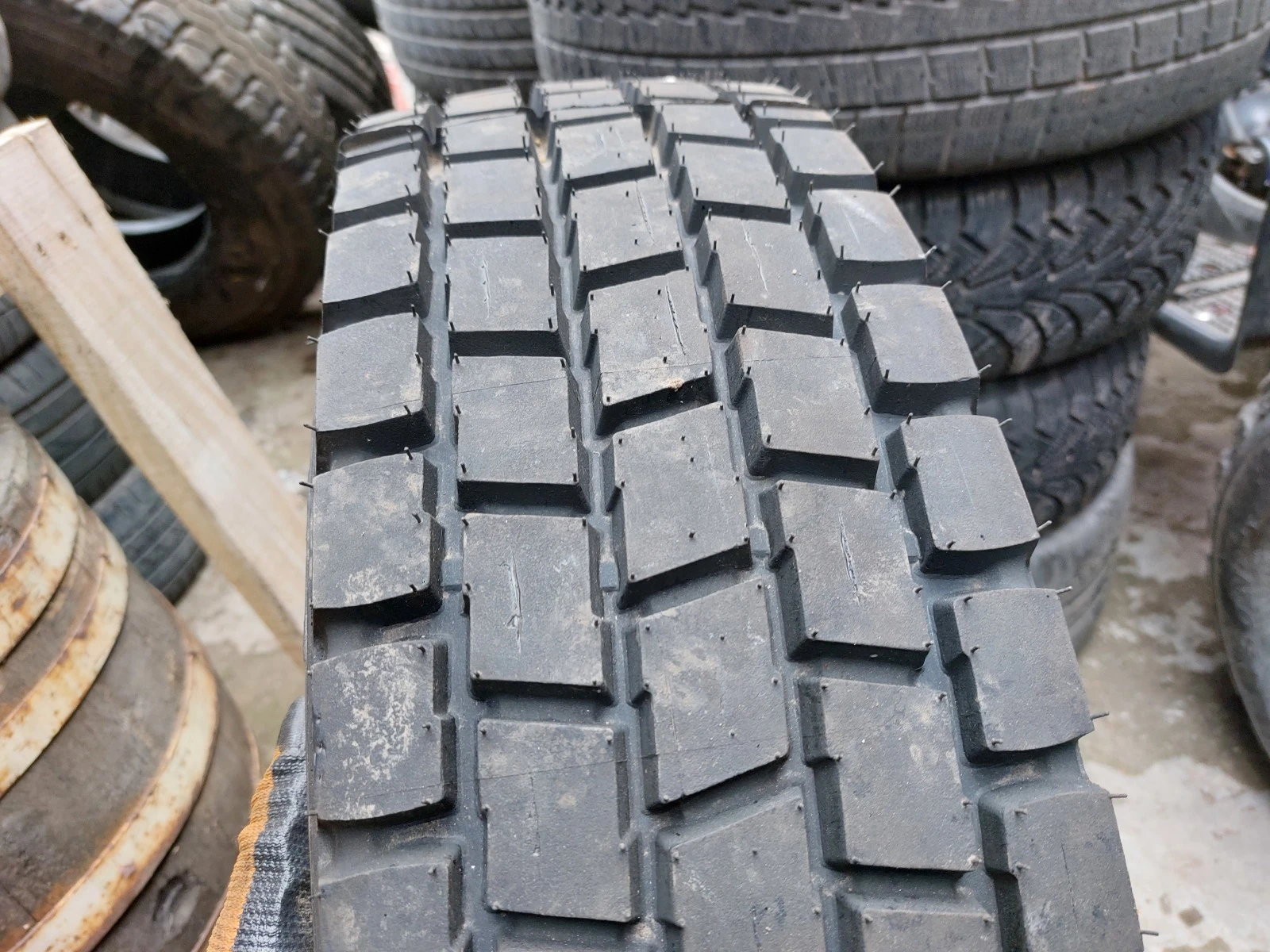 ���� 215/75R17.5 | Mobile.bg � ����������� 2