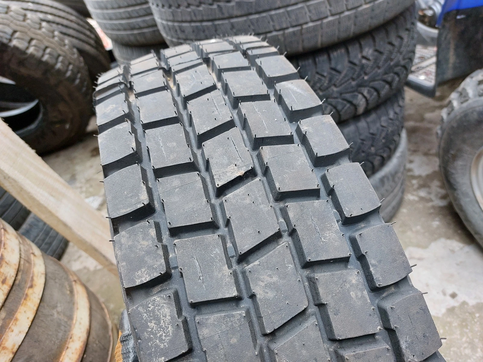 ���� 215/75R17.5 | Mobile.bg � ����������� 1