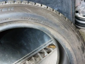 Гуми Зимни 235/50R18, снимка 6 - Гуми и джанти - 39109118